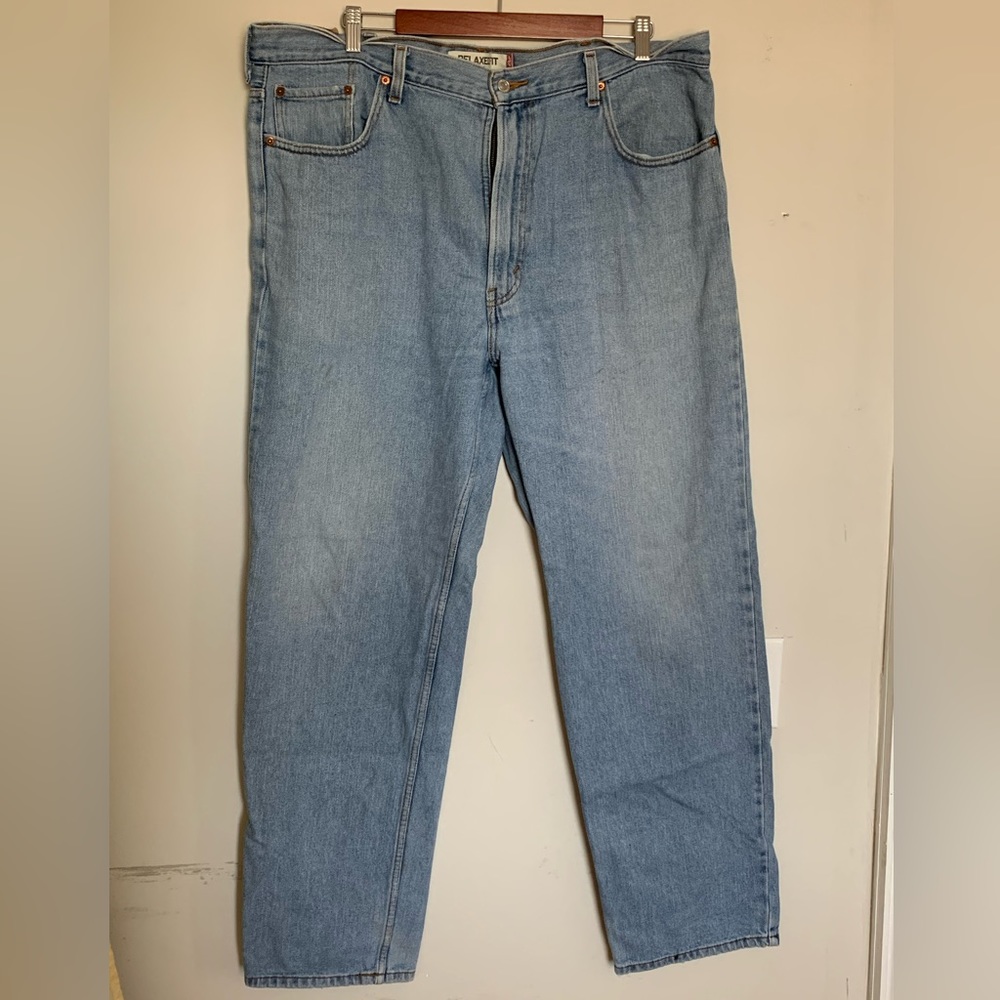 Relaxed fit Levi’s 550 light wash blue 42x34